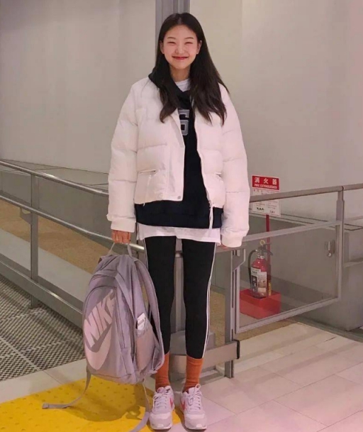 鲨鱼裤女款喇叭裤2022款网红款,可以穿鲨鱼裤的羽绒服