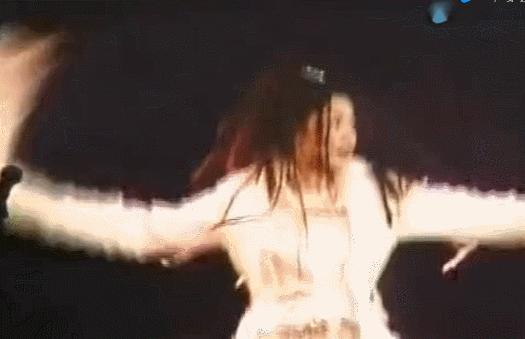 谢霆锋王菲复合后牵手视频,谢霆锋说不会结婚的视频