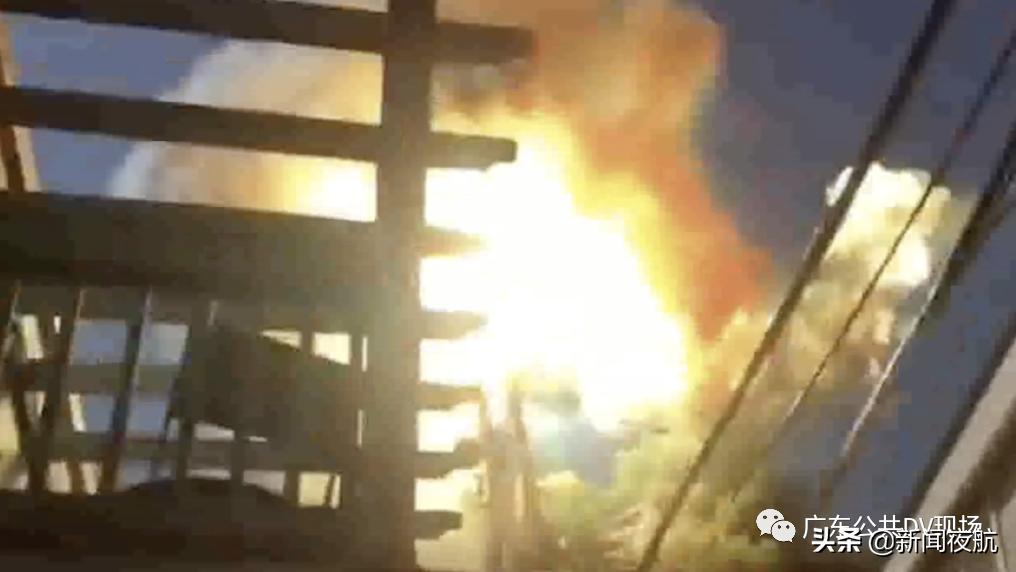 注水气球爆炸瞬间,气球充气爆炸过程