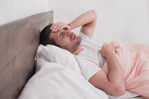 夜里2-3点总醒睡不着怎么办,夜里2-3点总醒出汗怎么回事