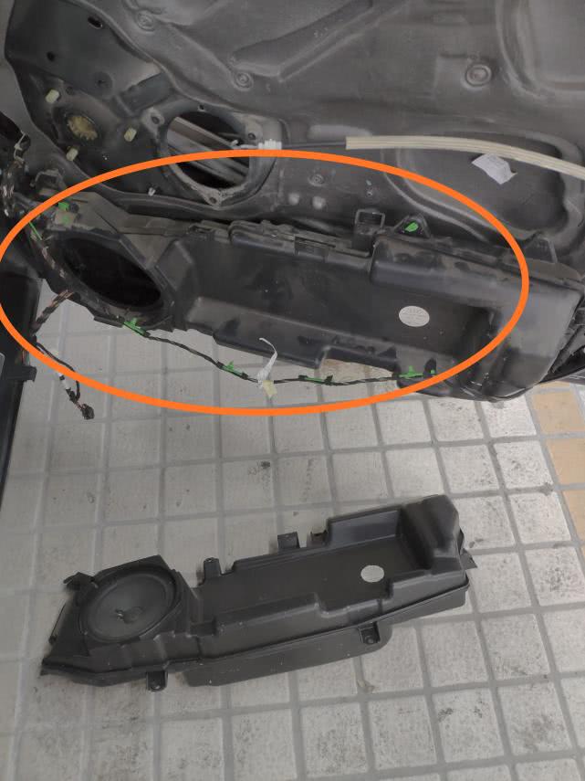 奥迪a6车窗关不上怎么临时关上,奥迪a6换完升降器玻璃升不到顶