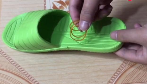 碎发比较多还毛躁怎么弄,小碎发怎么办教你一招