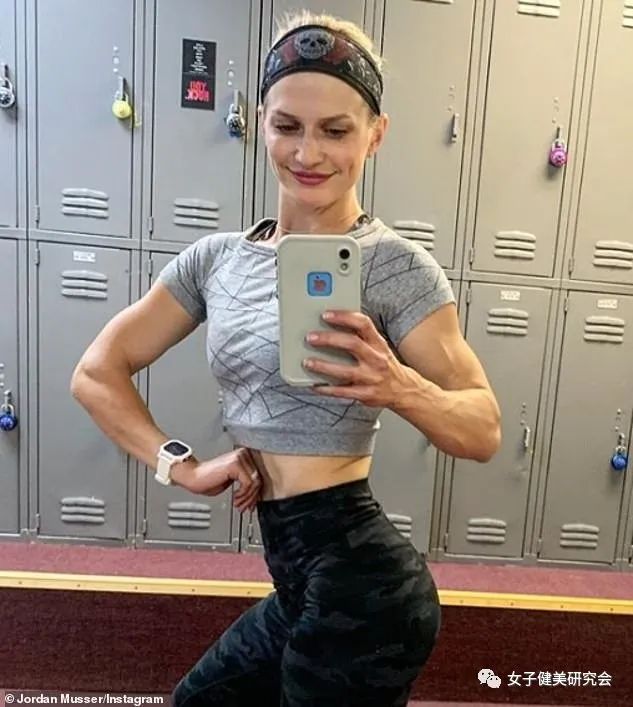 当人们看到健美小姐发出哺乳照，他们吓坏了（上）