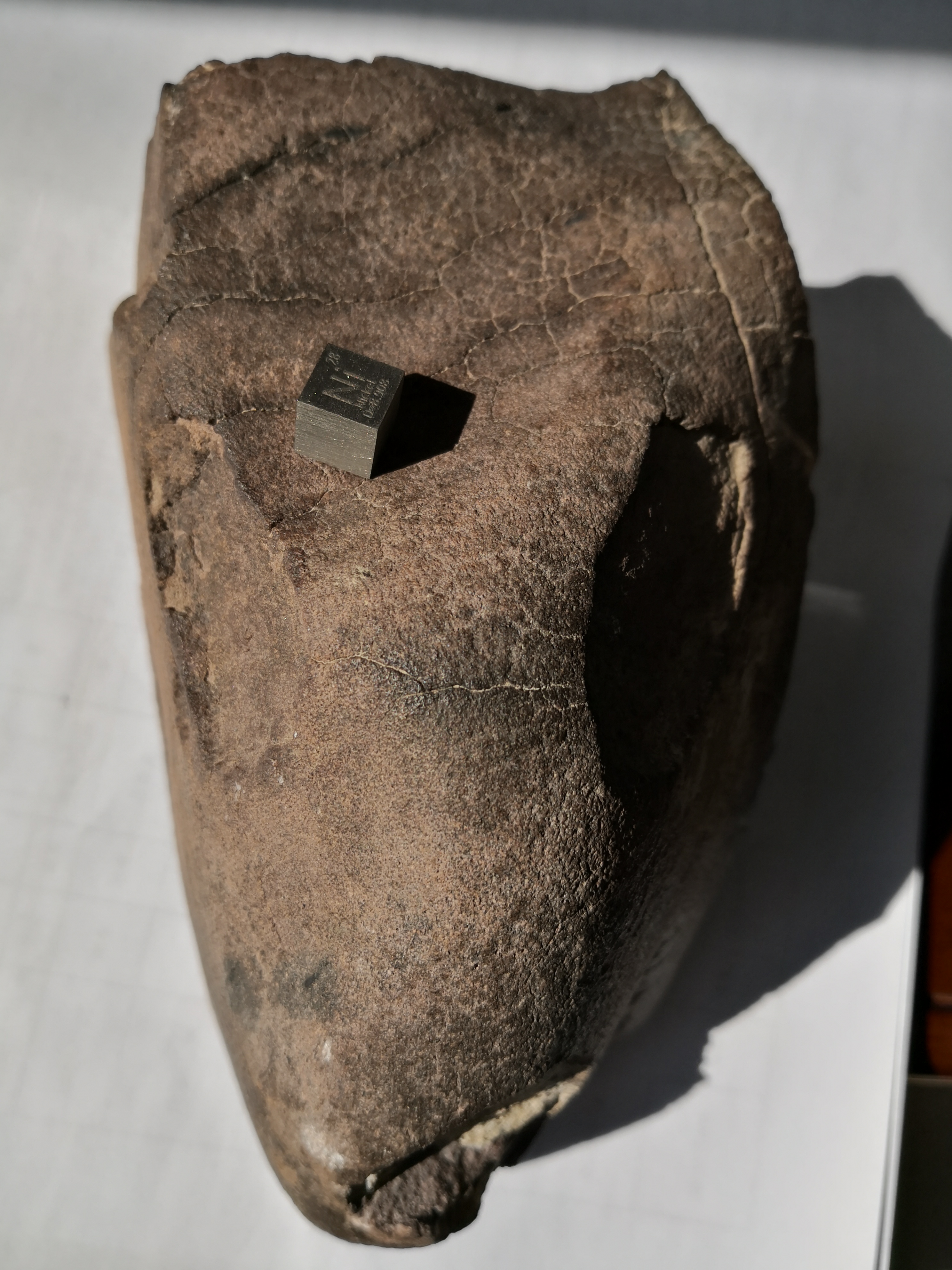 陨石是什么形状的,陨石切面怎样辨别是不是陨石