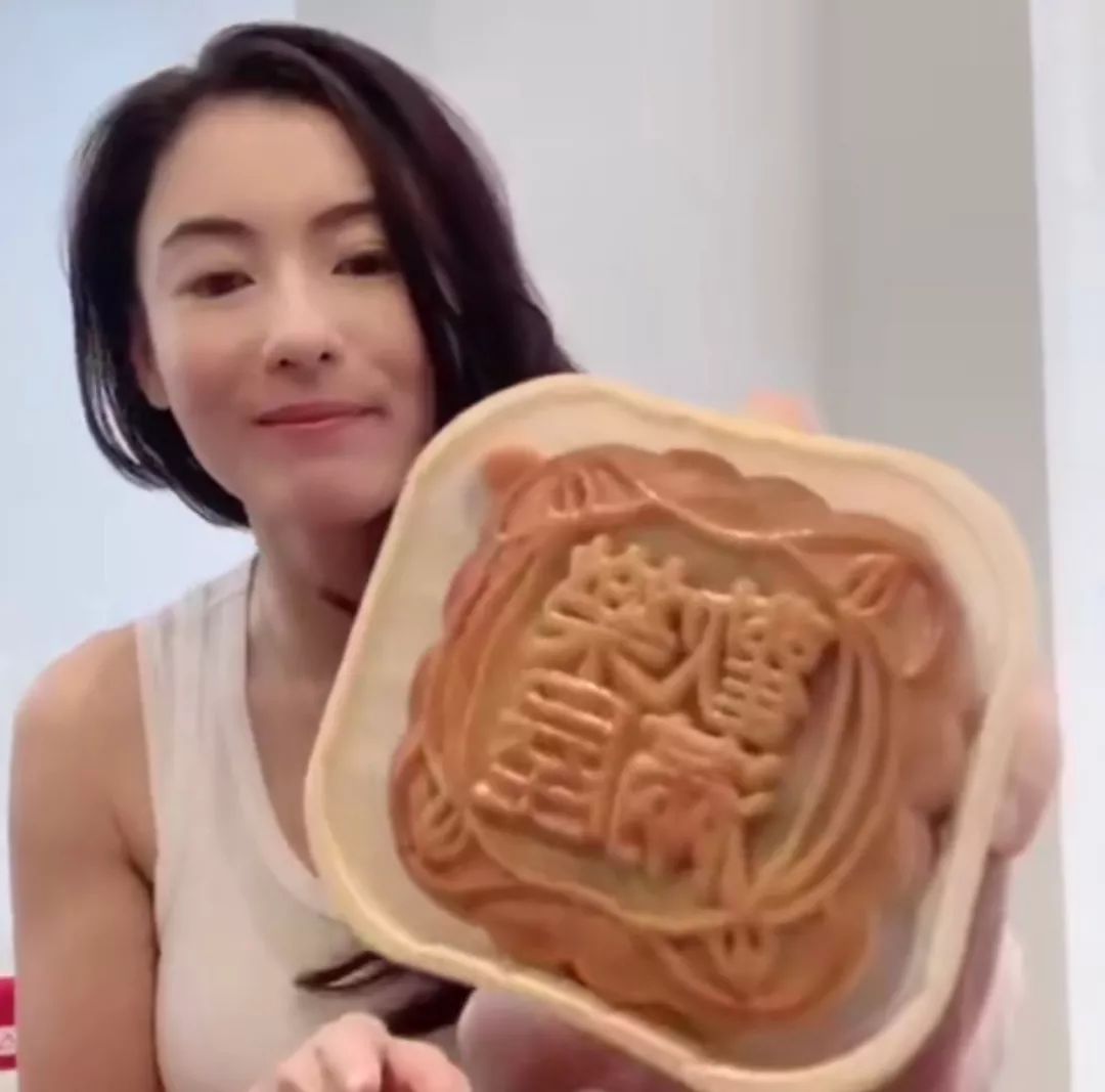 张柏芝给孩子煮菜,张柏芝喂儿子吃饭