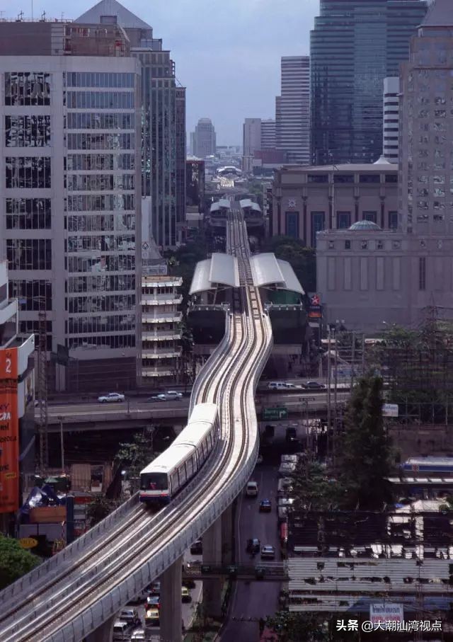 这位潮商经营曼谷最赚钱的轨道公司,曾欠下巨债靠着一条轻轨再起