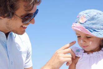 几个月婴幼儿在阴天可以涂防晒霜,婴儿夏季出门能擦防晒吗