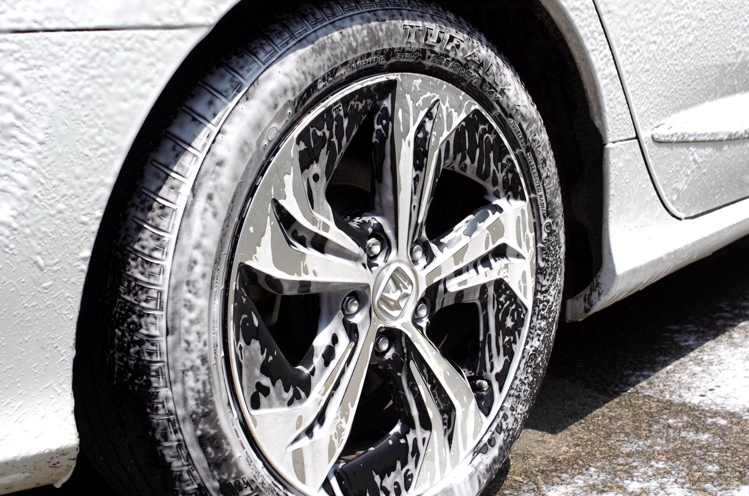 汽车布座椅有污渍怎么清洗,白色汽车上有黑色污渍怎么清洗