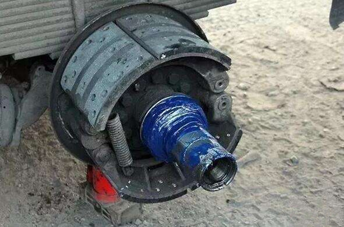 半挂刹车松开之后回位慢,卡车踩刹车回位迟钝