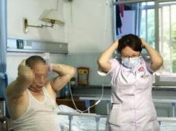 肩膀疼沉重是什么原因,肩膀背部呼吸时候很酸痛怎么回事