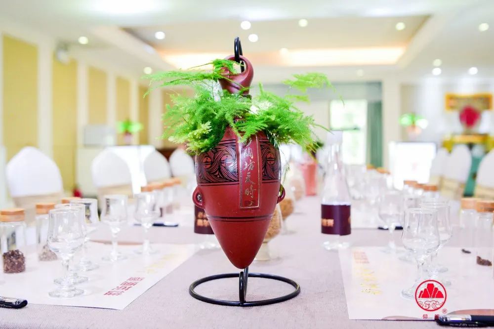 天时酒与高尔夫球携手，是一场天高海阔的邂逅