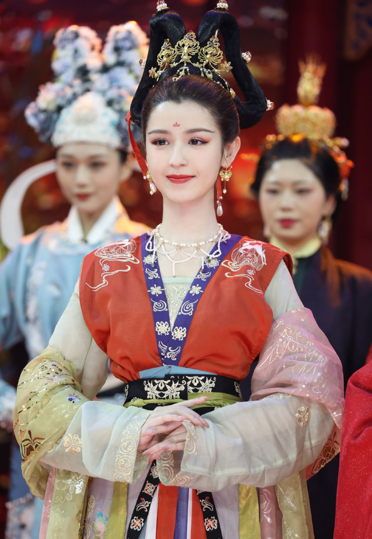 哈尼克孜是“敦煌仙子”吧!汉服扮相太惊艳,一颦一笑让人陶醉