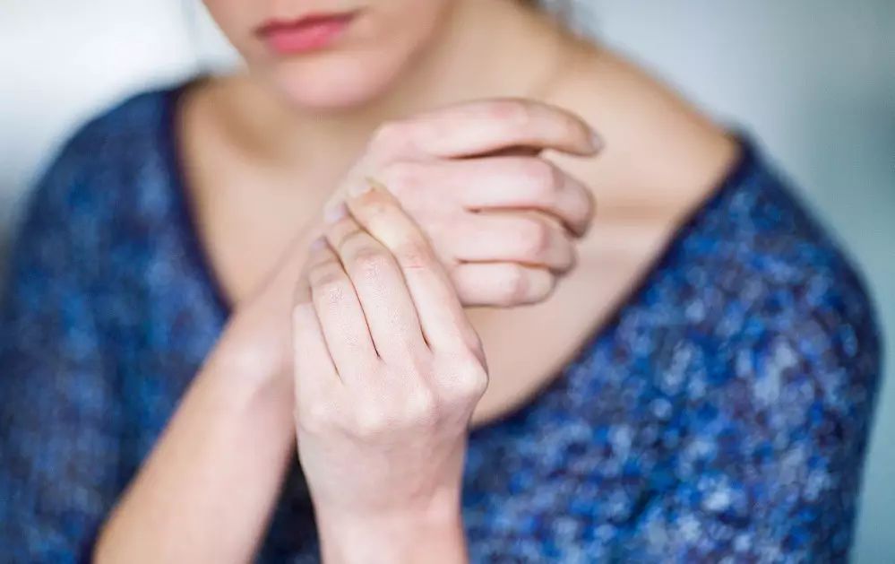 患了传说中的“妈妈手”怎么办,狭窄性腱鞘炎治疗看这里