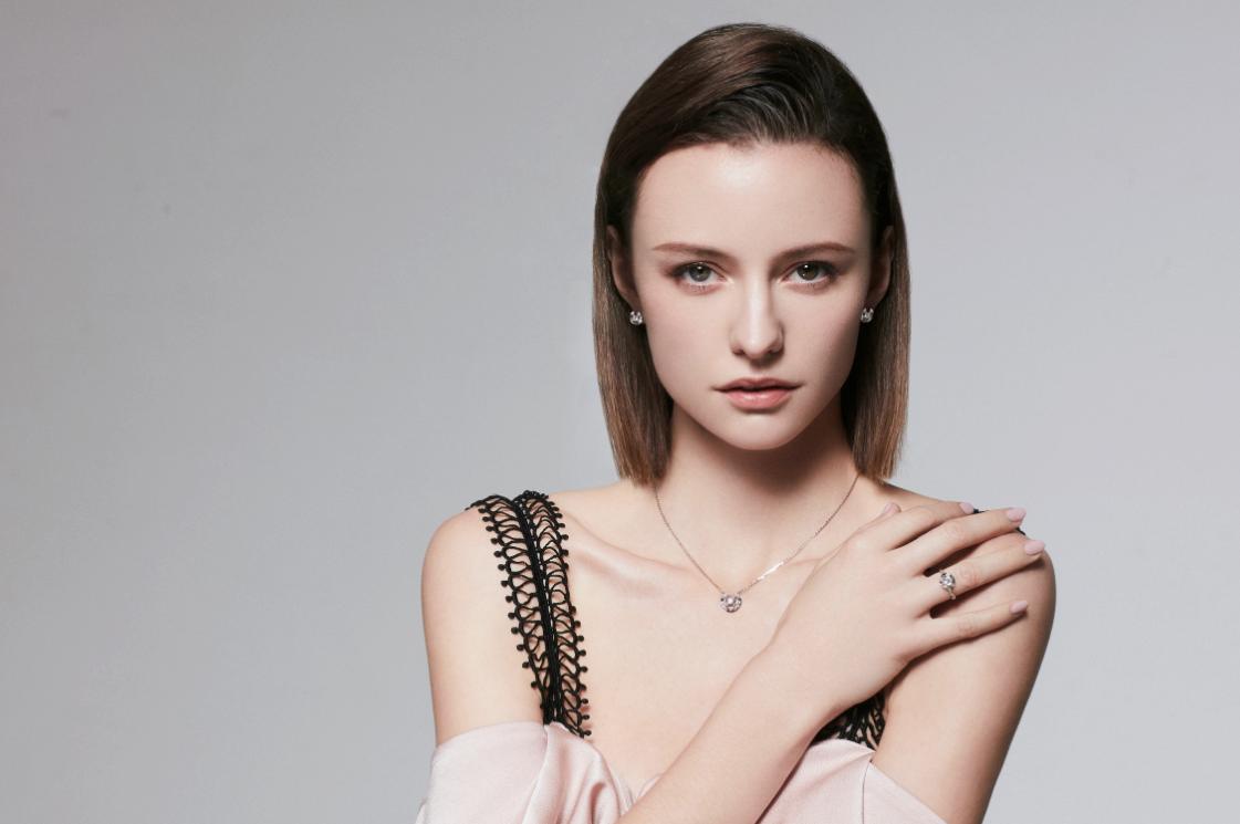 我心中最美的钻石，就是你闪着泪光说“IDo”时的眼睛