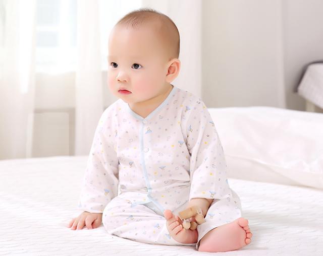 小孩子多久可以戒掉纸尿裤呢,宝宝已经戒了纸尿裤