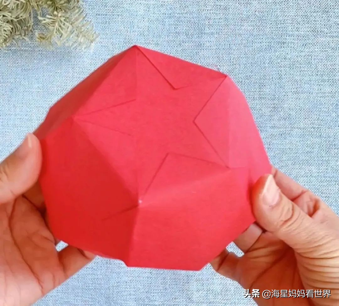 春节喜气洋洋大红灯笼高高挂,红红火火喜气洋洋百家姓灯笼