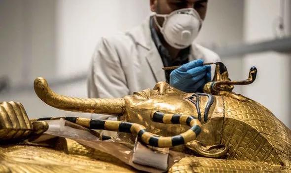 笑到流泪，毁容式*物文**修复引网友群嘲！少女变大妈，太辣眼睛