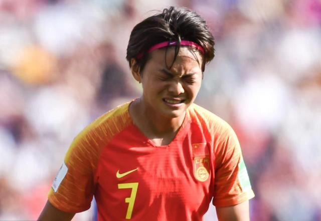 王霜受伤退赛发文,铿锵玫瑰倒下