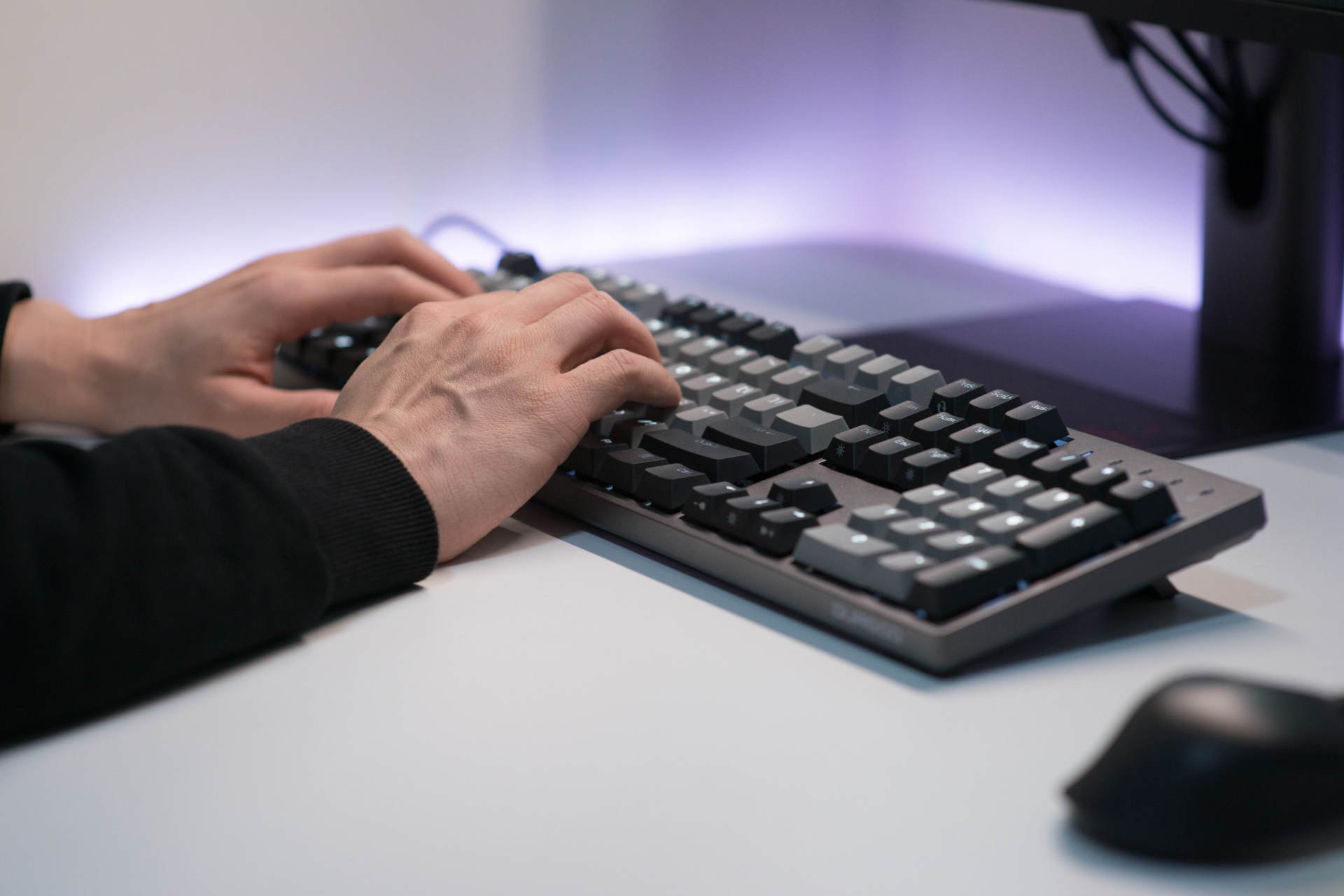 中端机械键盘王者轴体手感真实体验,青轴和银轴横评