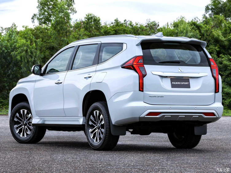 三菱帕杰罗劲畅对比丰田霸道,帕杰罗劲畅和普拉多2700哪个好