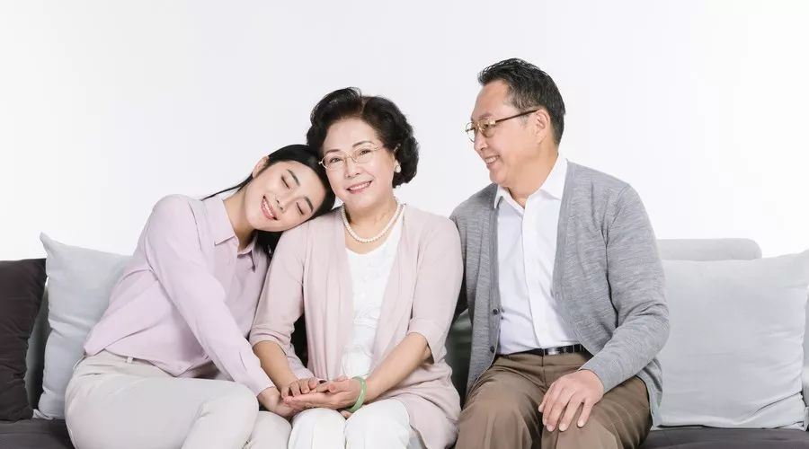 成年后还被父母管,25岁还被父母管着该怎么办