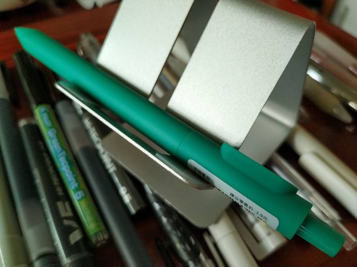 小米巨能写百乐对比,小米巨能写和百乐p500哪个好