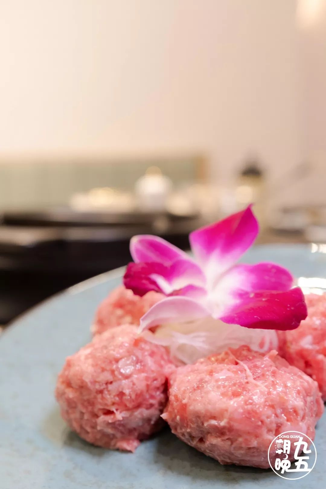 东莞首家火锅+烤肉一体涮就在万江家汇城，几百人排队等着吃