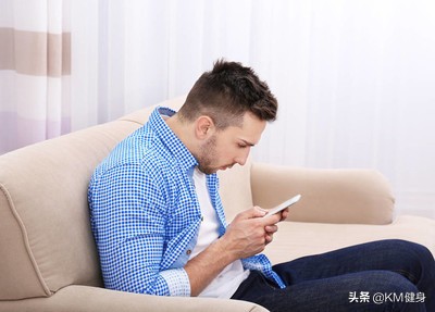 针对久坐上班族有效改善圆肩驼背,适合上班族矫正驼背的方法