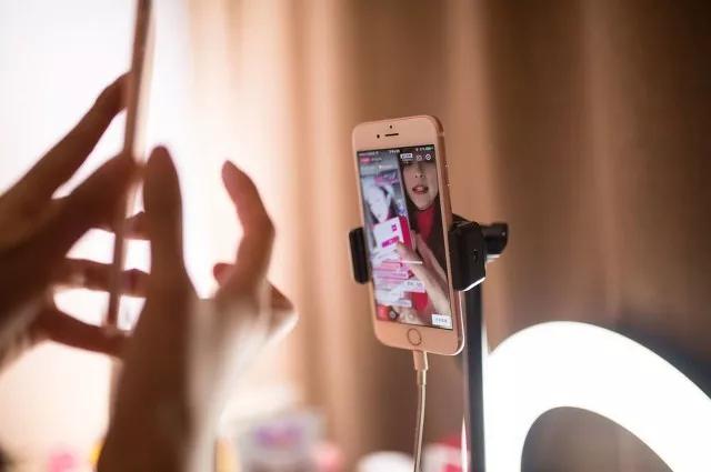 抖商必看：从选品到带货，短视频赚钱并不难