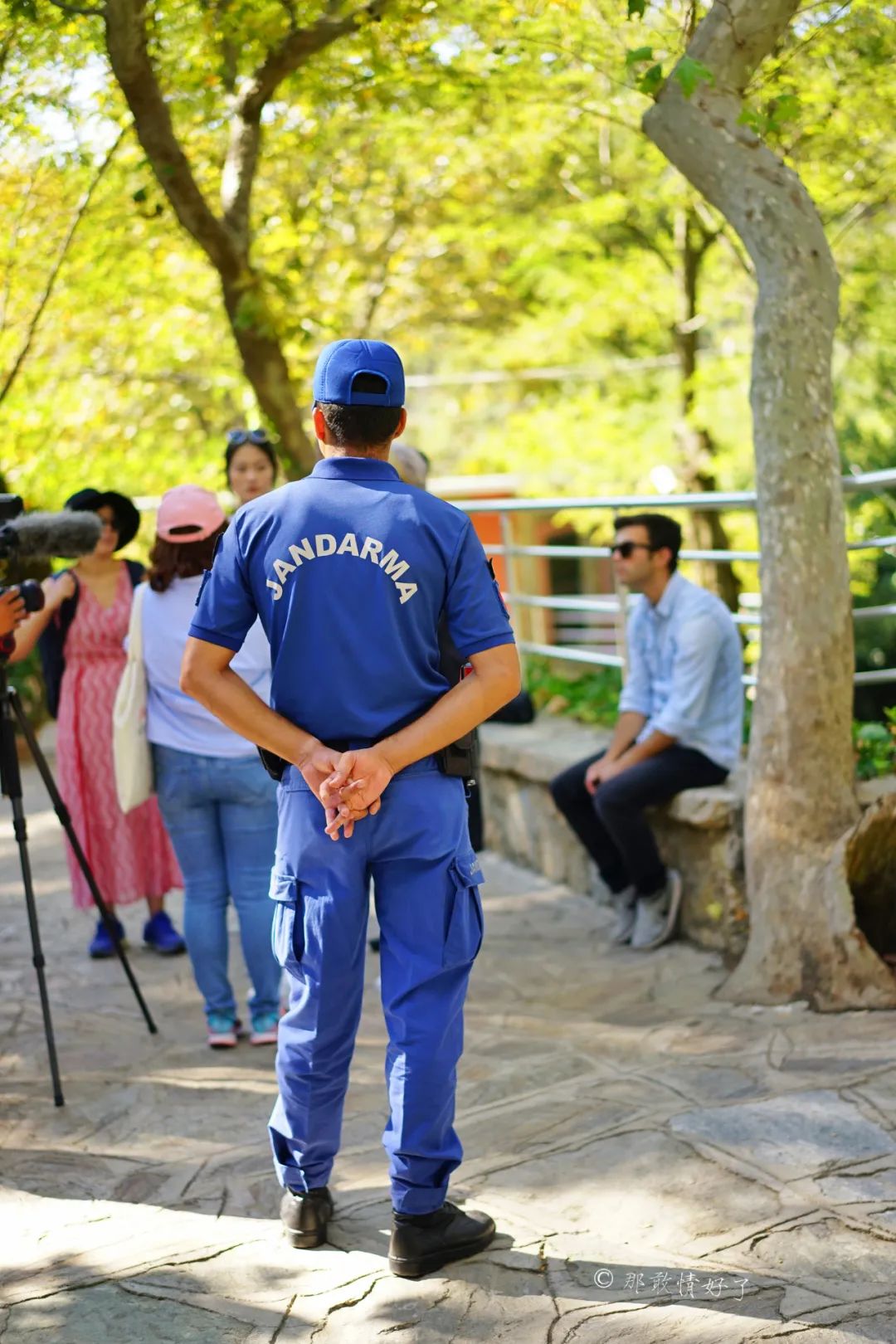 据说塞尔丘克的山坡上的许愿墙很灵验,好多土耳其人来此许愿