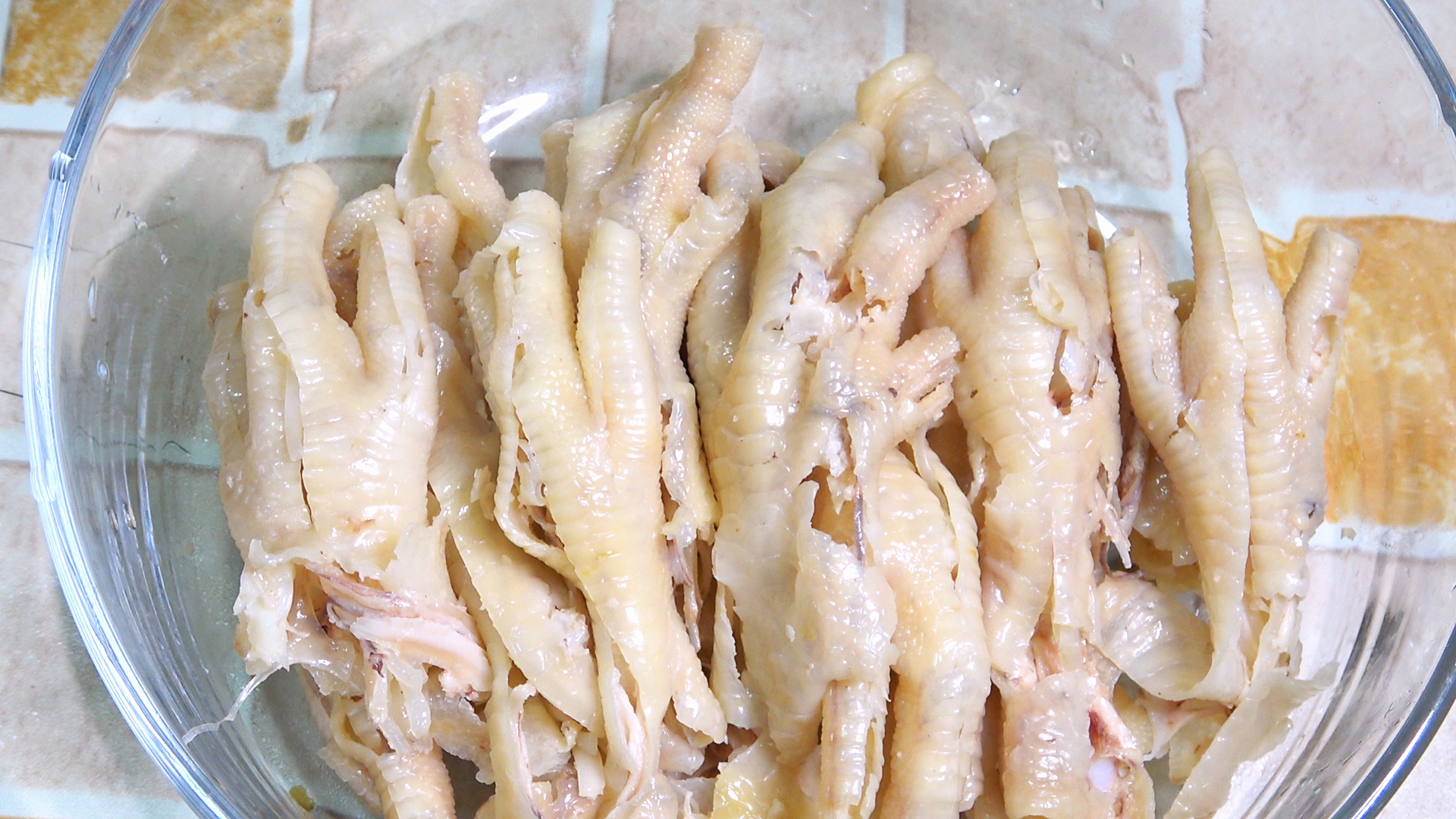 鸡爪去骨新方法,一根牙签就搞定,简单快速又完整,真实用