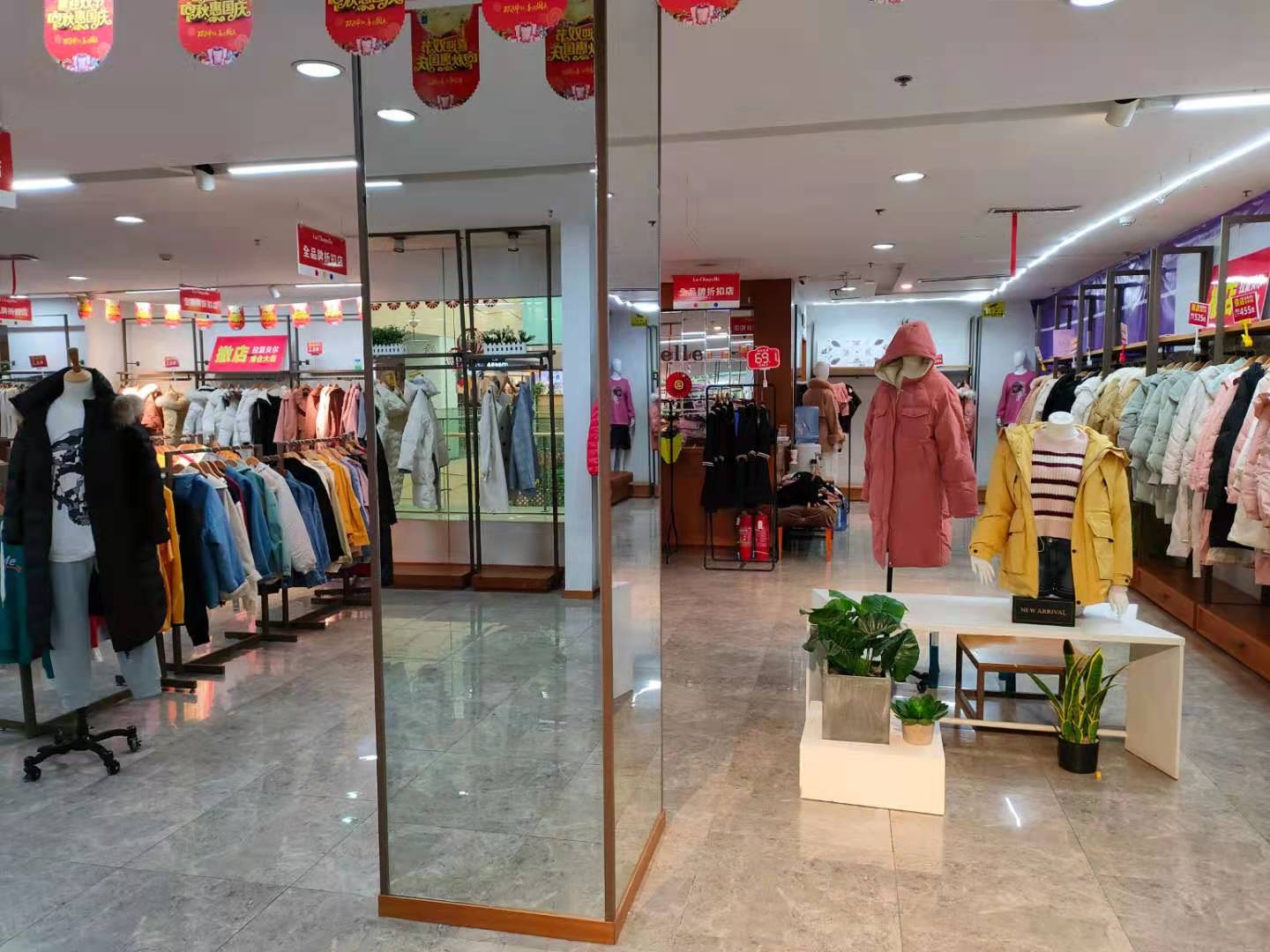 实惠!二八折!偶遇:济南高新区丁豪广场拉夏贝尔店撤店清仓