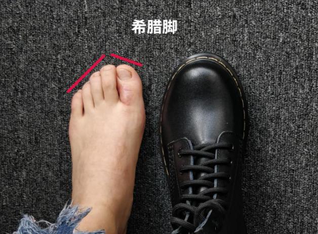 潮流百搭的马丁靴带收紧,时尚必备新款帅气马丁靴