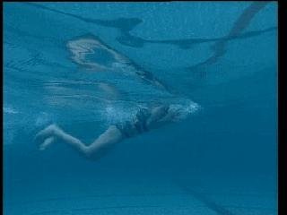 蛙泳的六大腿部错误纠正,儿童蛙泳腿部全套慢动作教学视频