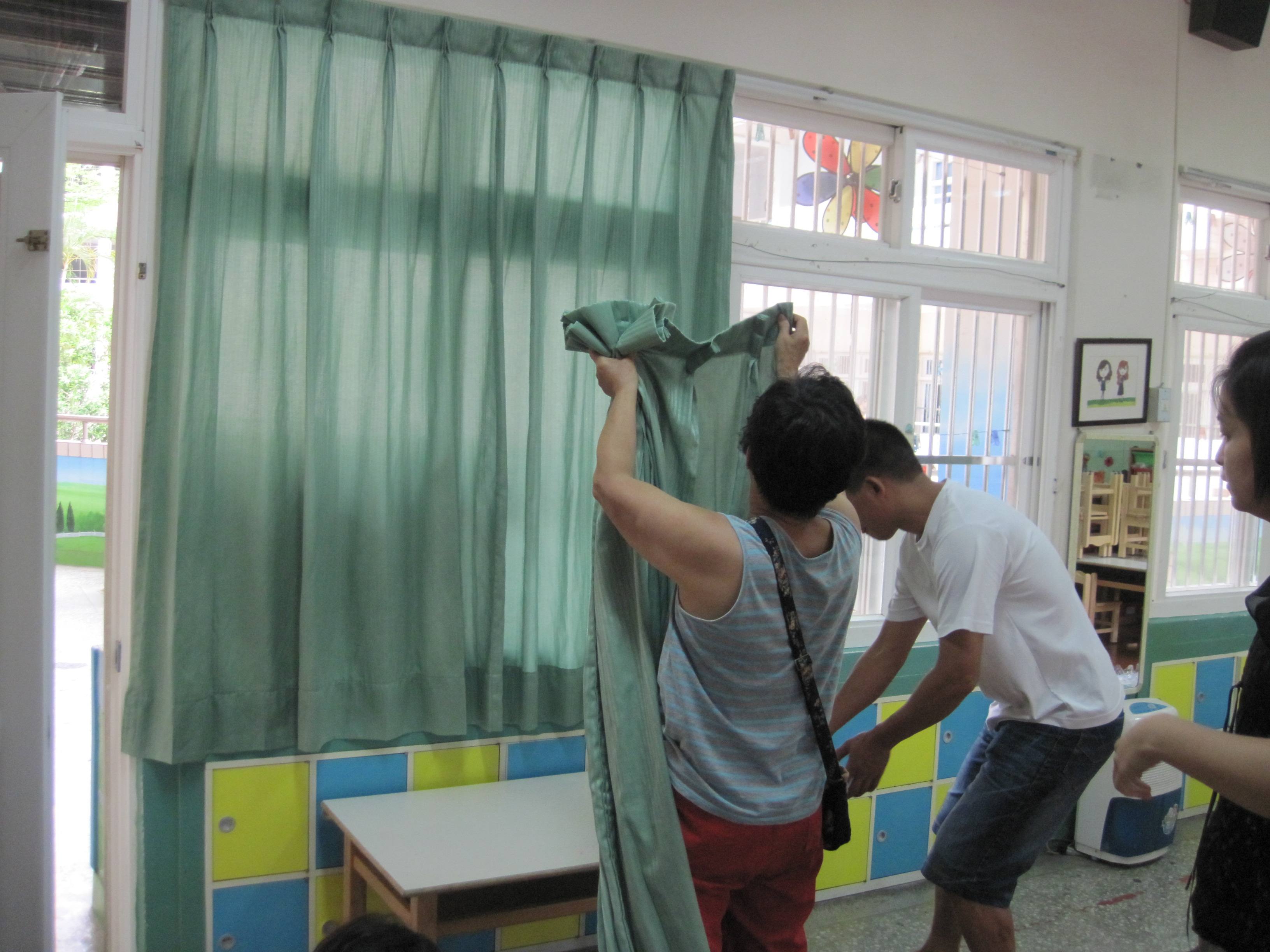 带圆环的窗帘怎样用滚筒洗衣机洗,窗帘脏了放洗衣机怎么清洗