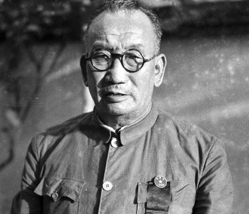 马鸿宾送给蒋介石几匹骏马，老蒋看后说：是想让我出洋相吗