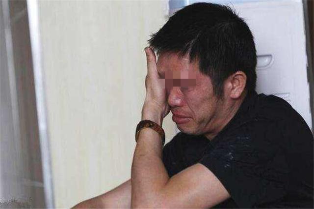 发现女儿脖子有“草莓印”，爸爸再三追问，孩子的话引人深思