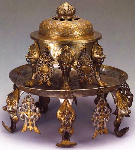 燃一枝香品一壶茶原文,燃一炉熏香沏一杯清茶