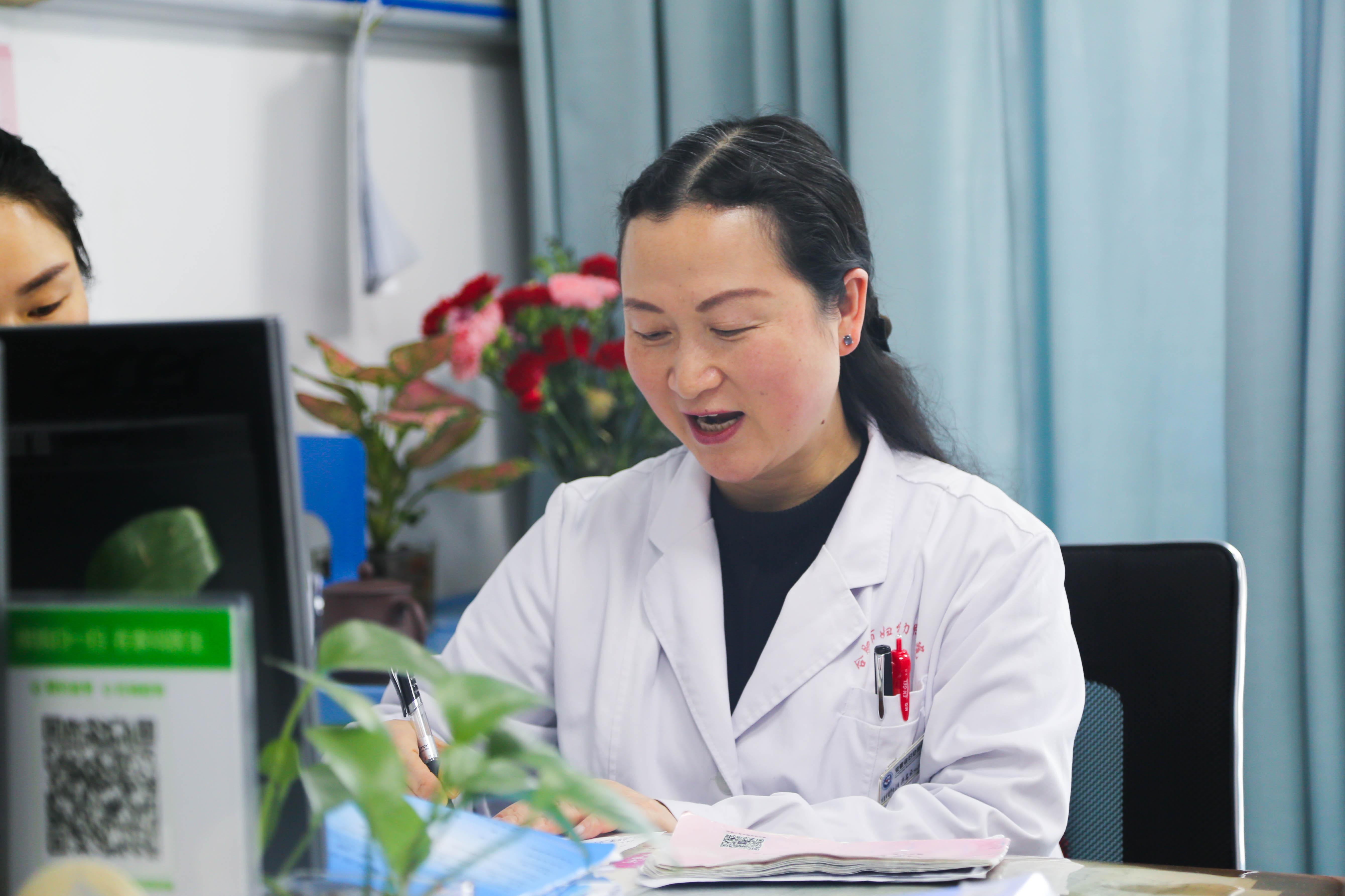 从“送子观音”到“废柴妈妈”——访安徽省妇幼保健院生殖医学中心主任洪名云