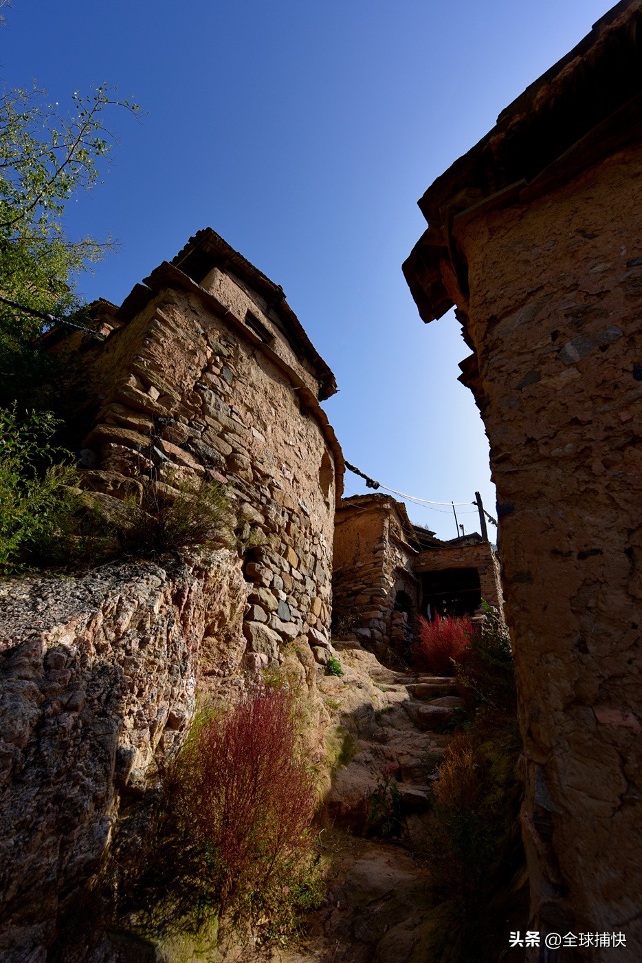 深山里的古村,深山的古朴村寨