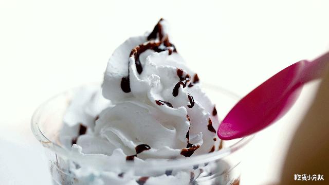 港式鸳鸯奶茶星巴克,星巴克的甜品推荐是什么样的呢