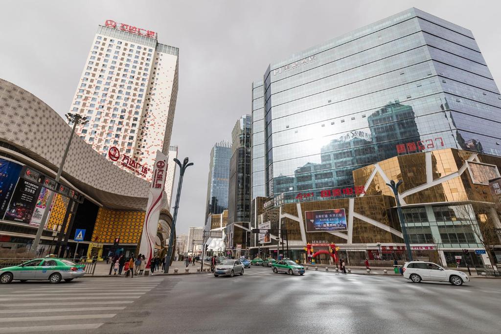 西宁的房价和物价高不高,生活在西宁一个月2000元够吗