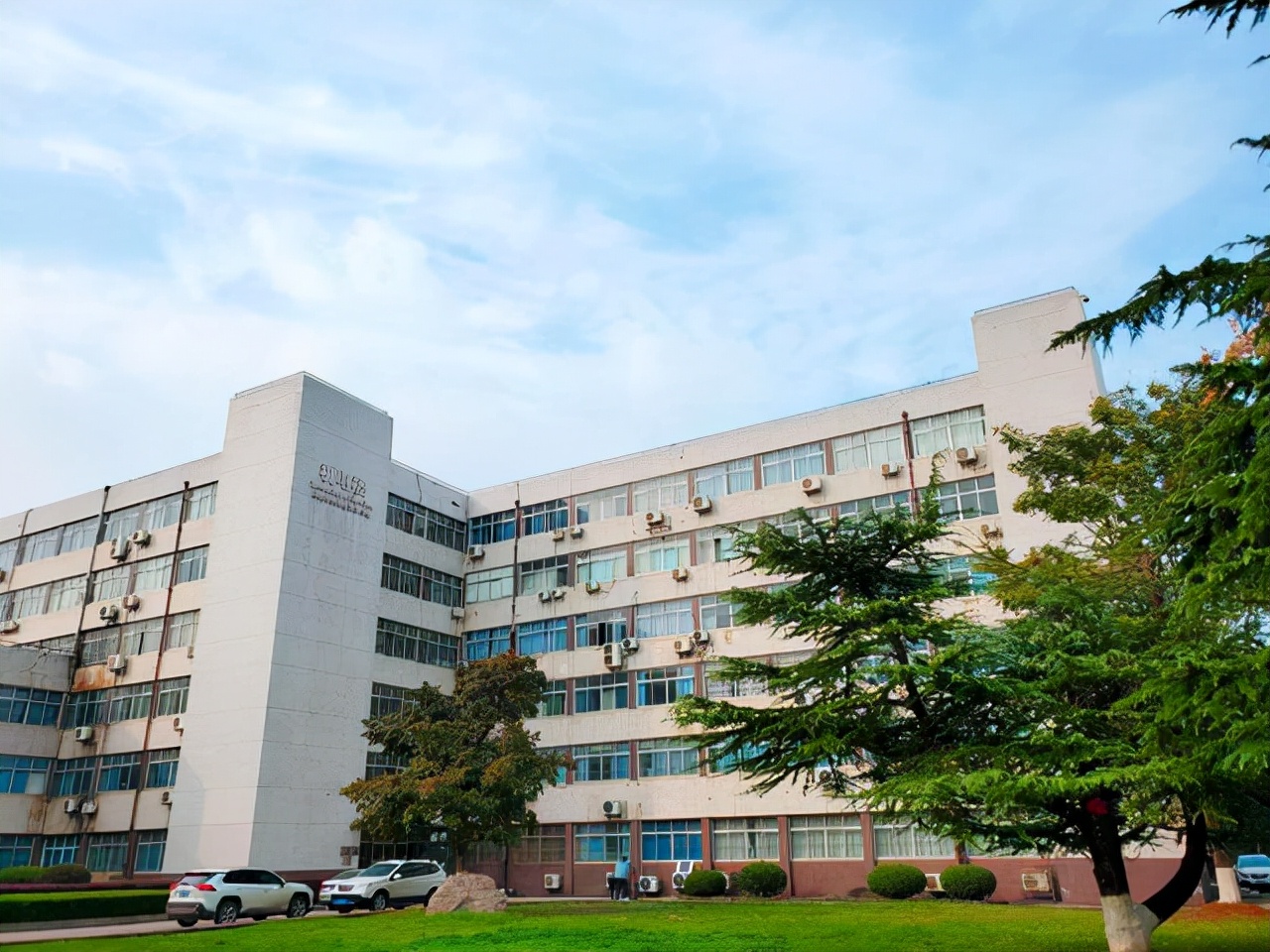 湖北工业大学火了，高考多少分才能考上这所高校呢？