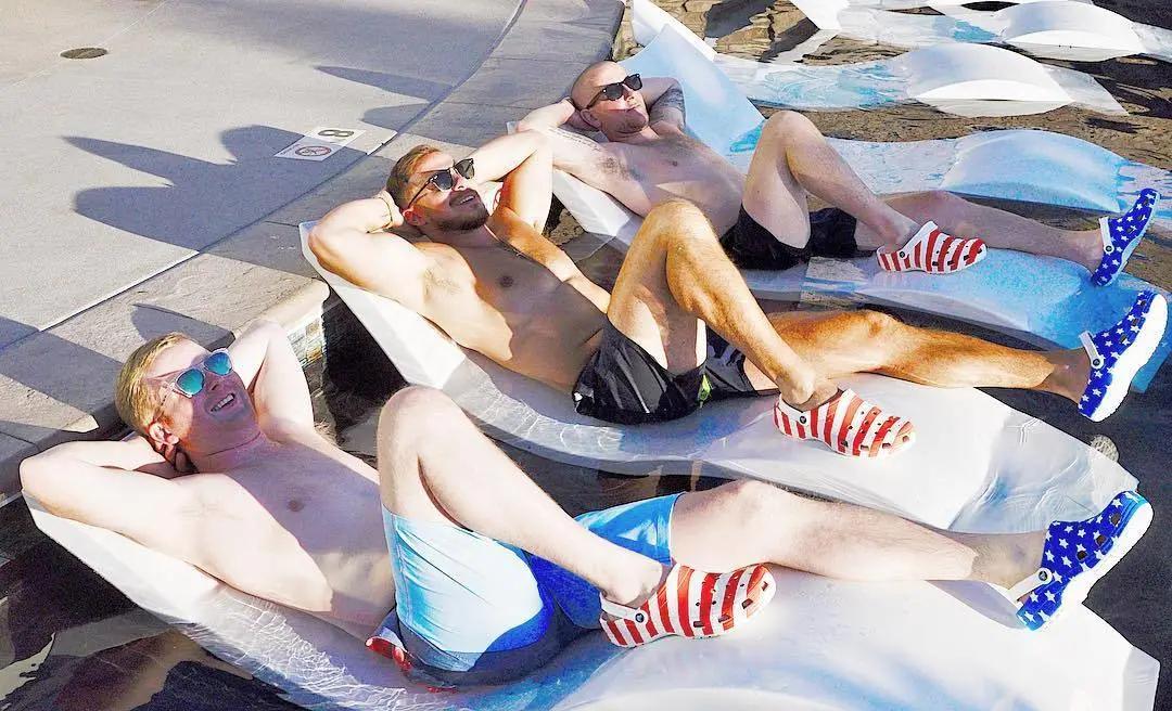 洞洞鞋zara,丑到洞洞鞋