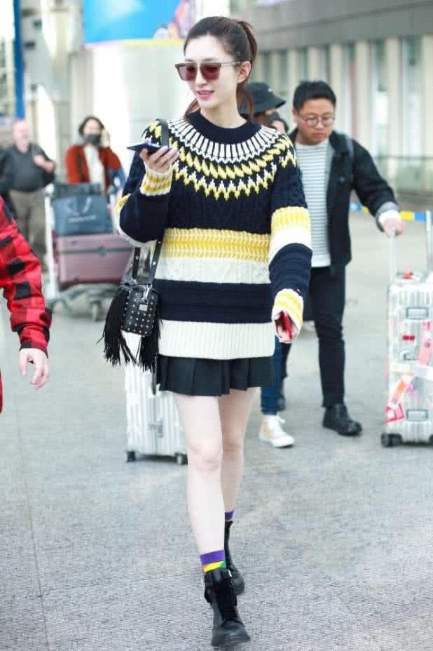 江疏影穿高筒靴配光腿神器,江疏影穿袜子视频教程