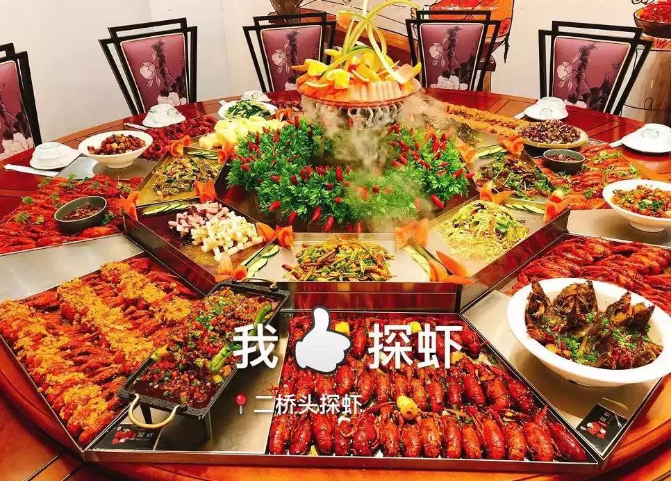 千人涌入二桥头狂欢！苦等365天，随州这个撸虾圣地一夜爆店！