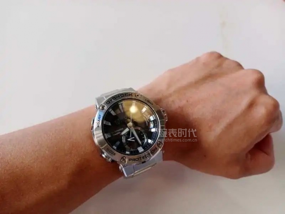 网友晒自己微信好友数量,网友晒1300手表