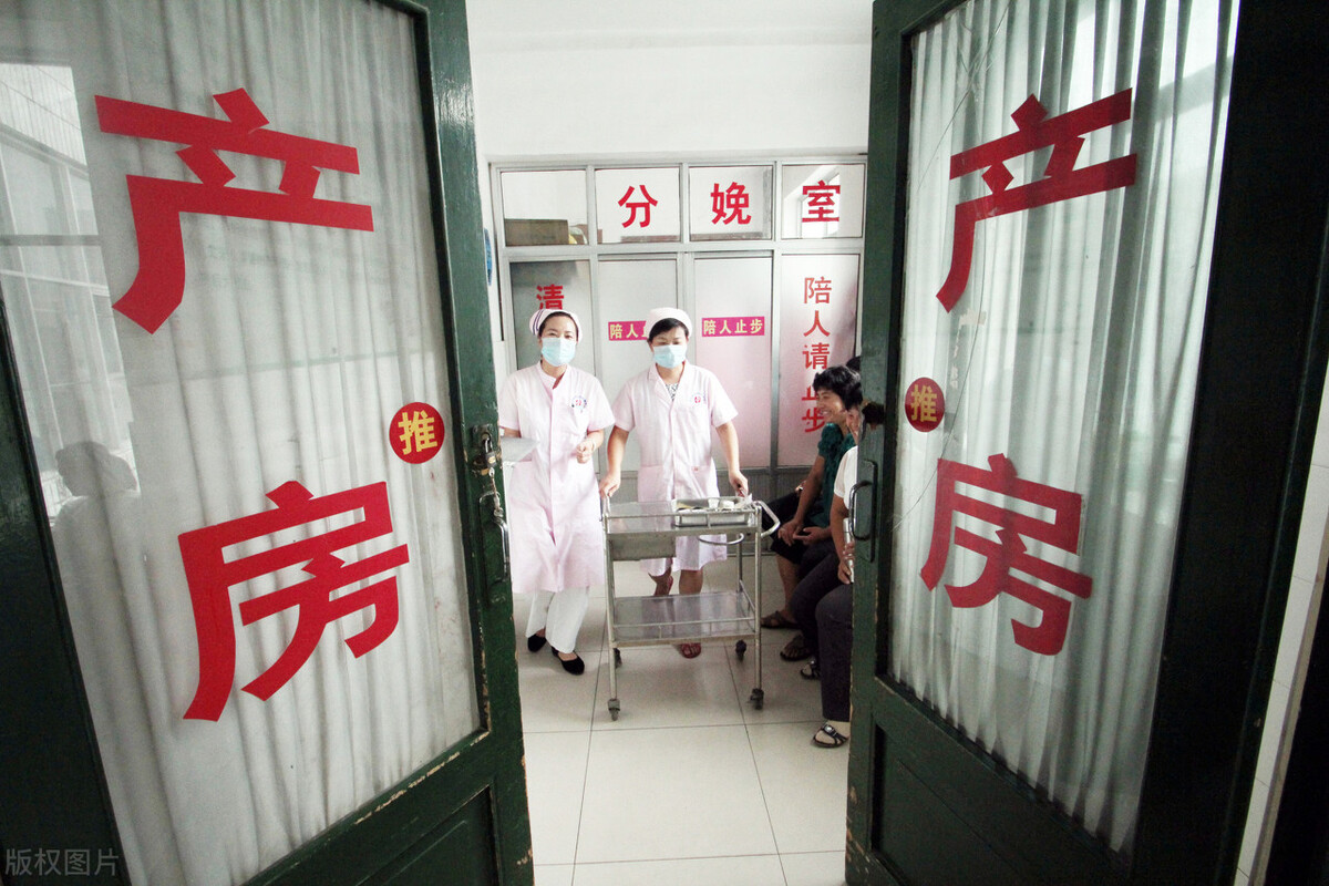 悬垂腹产妇通过改变体位顺利分娩,剖宫产产妇翻身教程视频