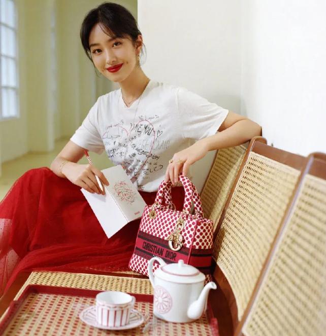 钱包推荐小众高级感白色,大牌钱包限定合集