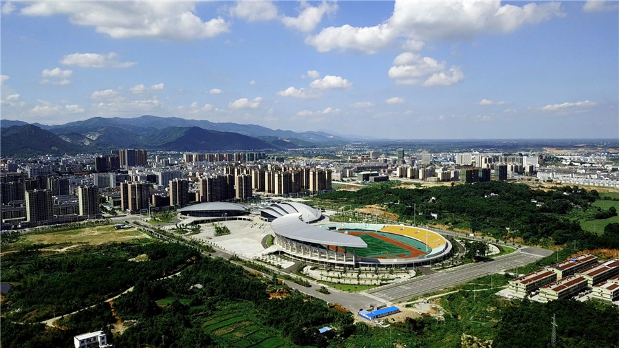 大别山脚下，长河岸边，40年崛起一座新城